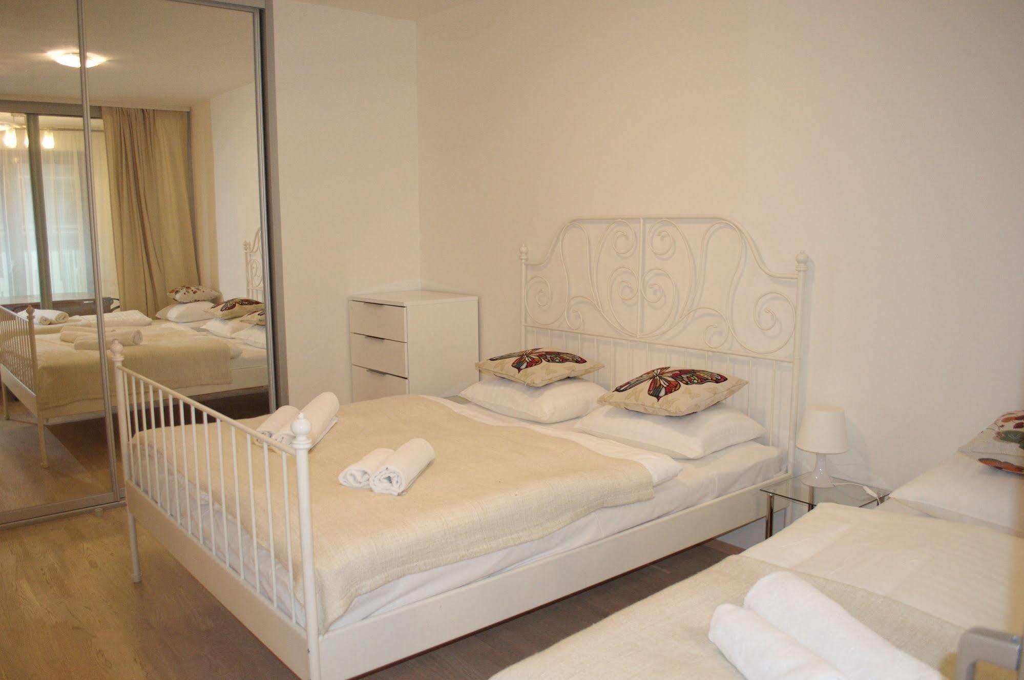 Enjoy In Garden Apartment Prague Luaran gambar