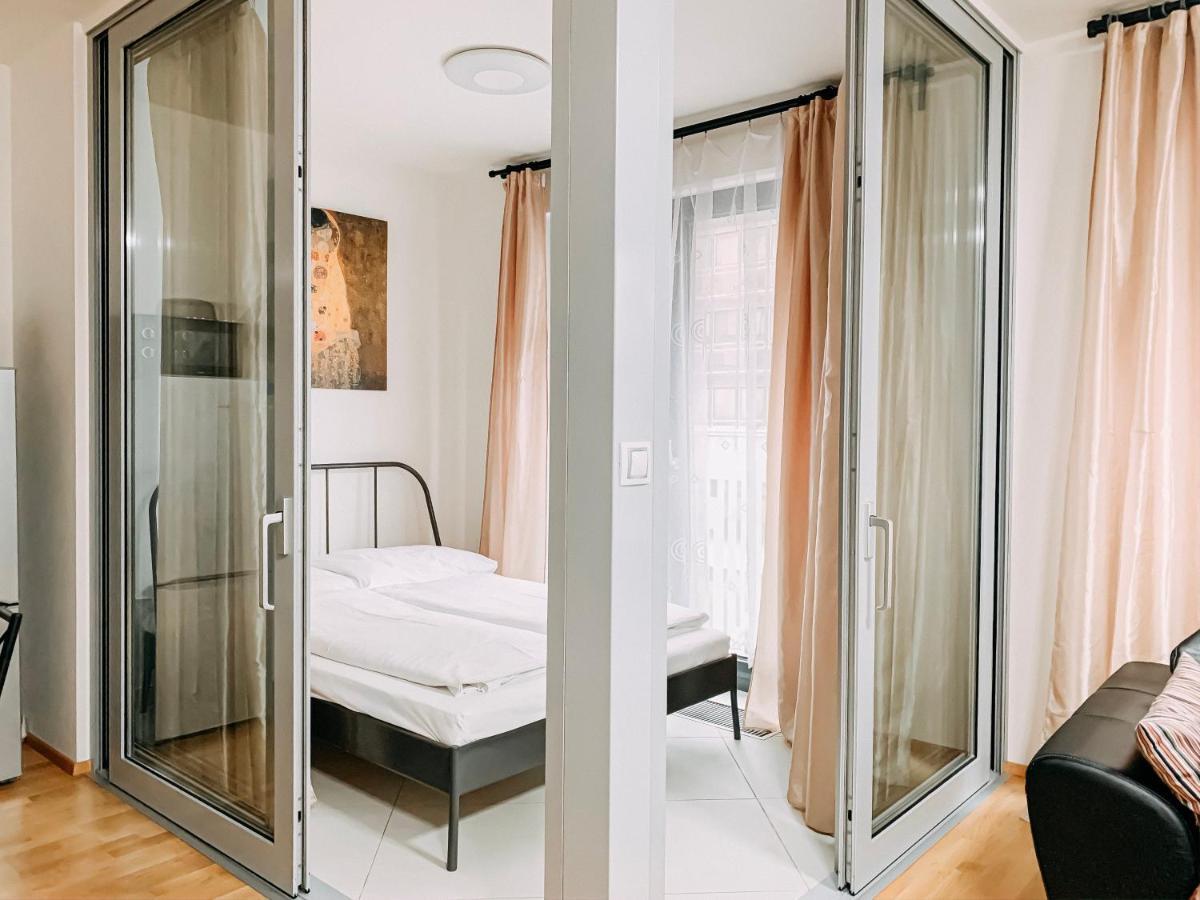 Enjoy In Garden Apartment Prague Luaran gambar